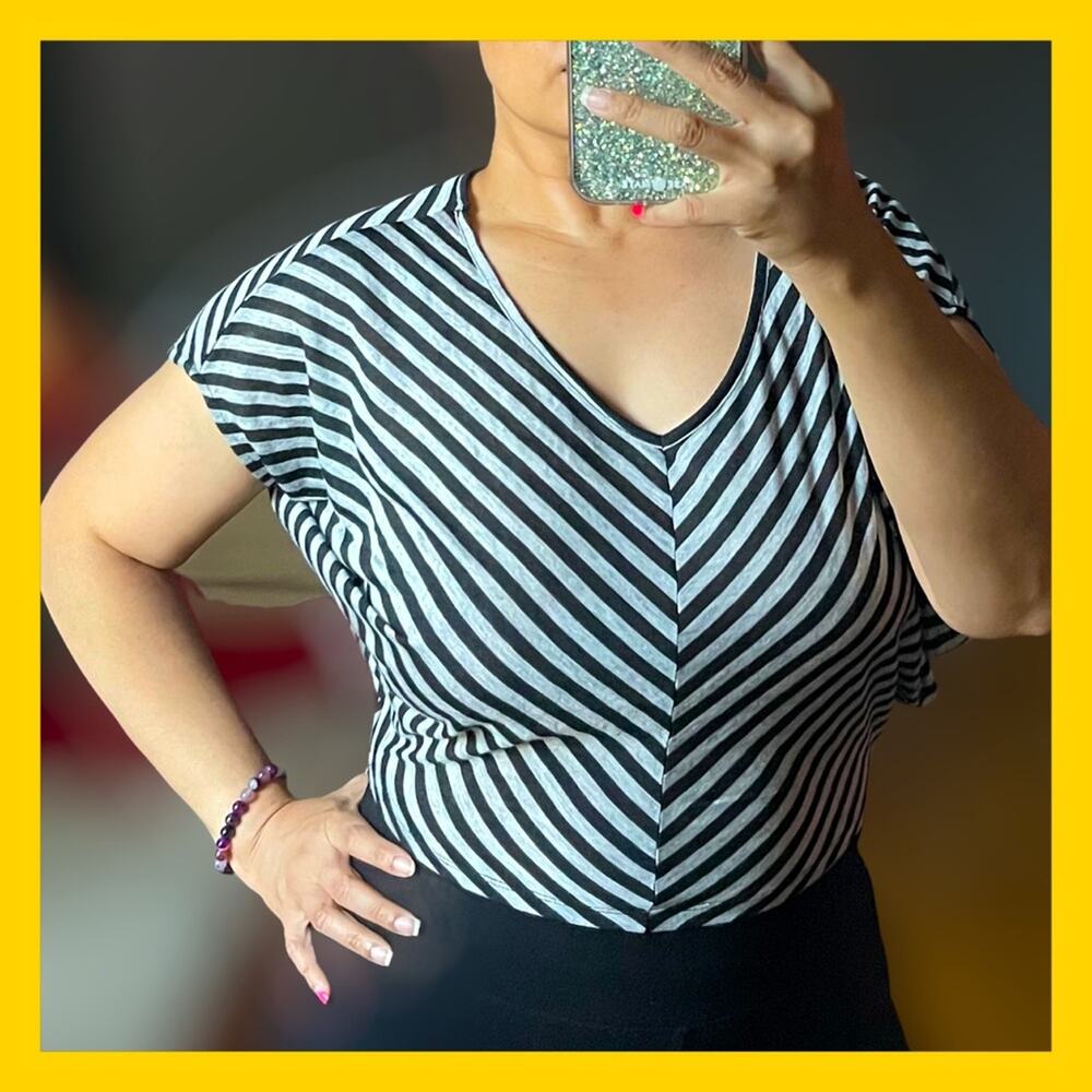 BLACK AND GRAY STRIPE LOOSE FITTING CROP TOP, LOW VNECK~SUPER COMFY! BNWT